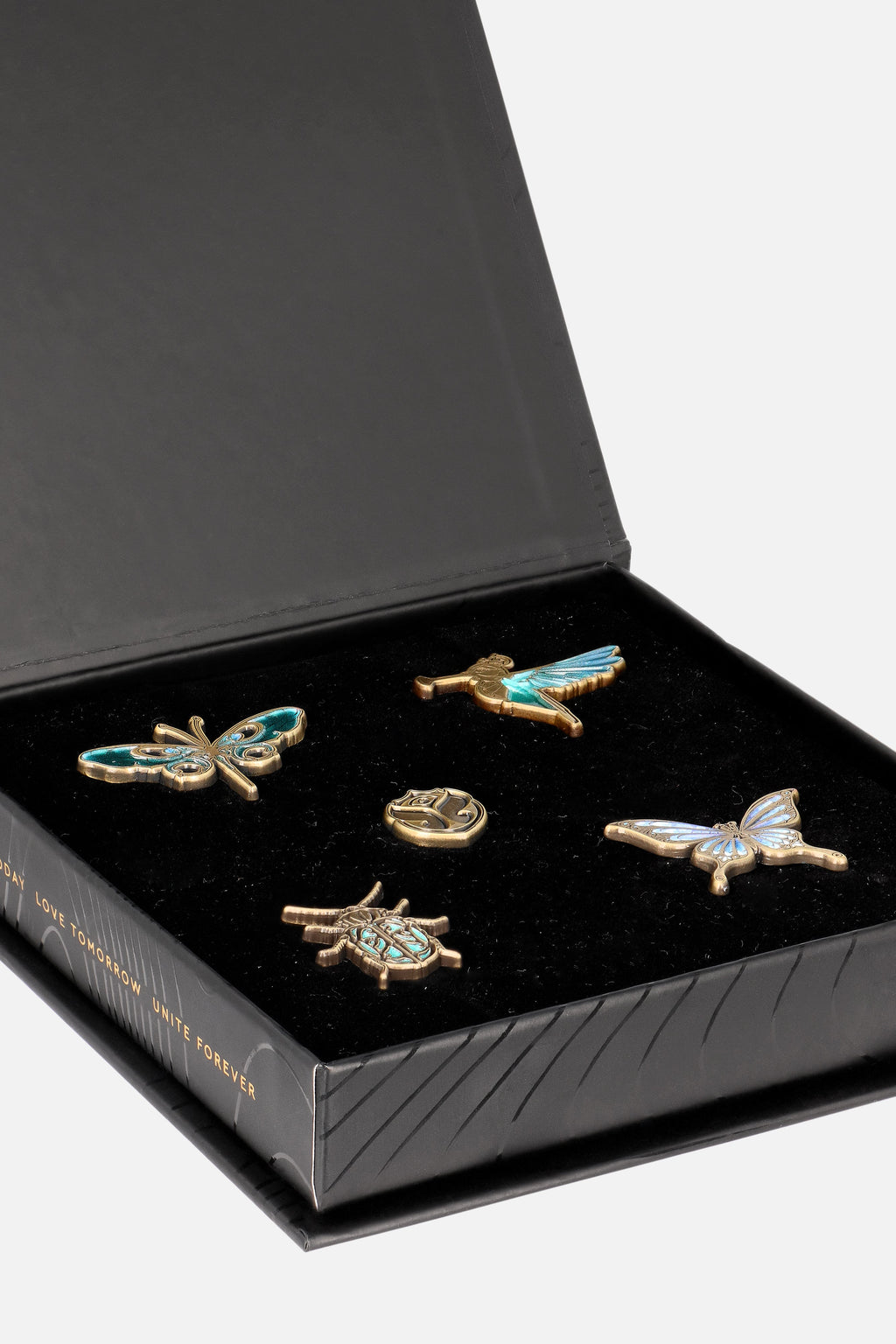 COLLECTIBLE PIN SET MULTI